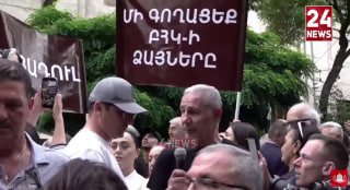 Боксер Акопкохян объявил голодовку на митинге у здания ЦИК